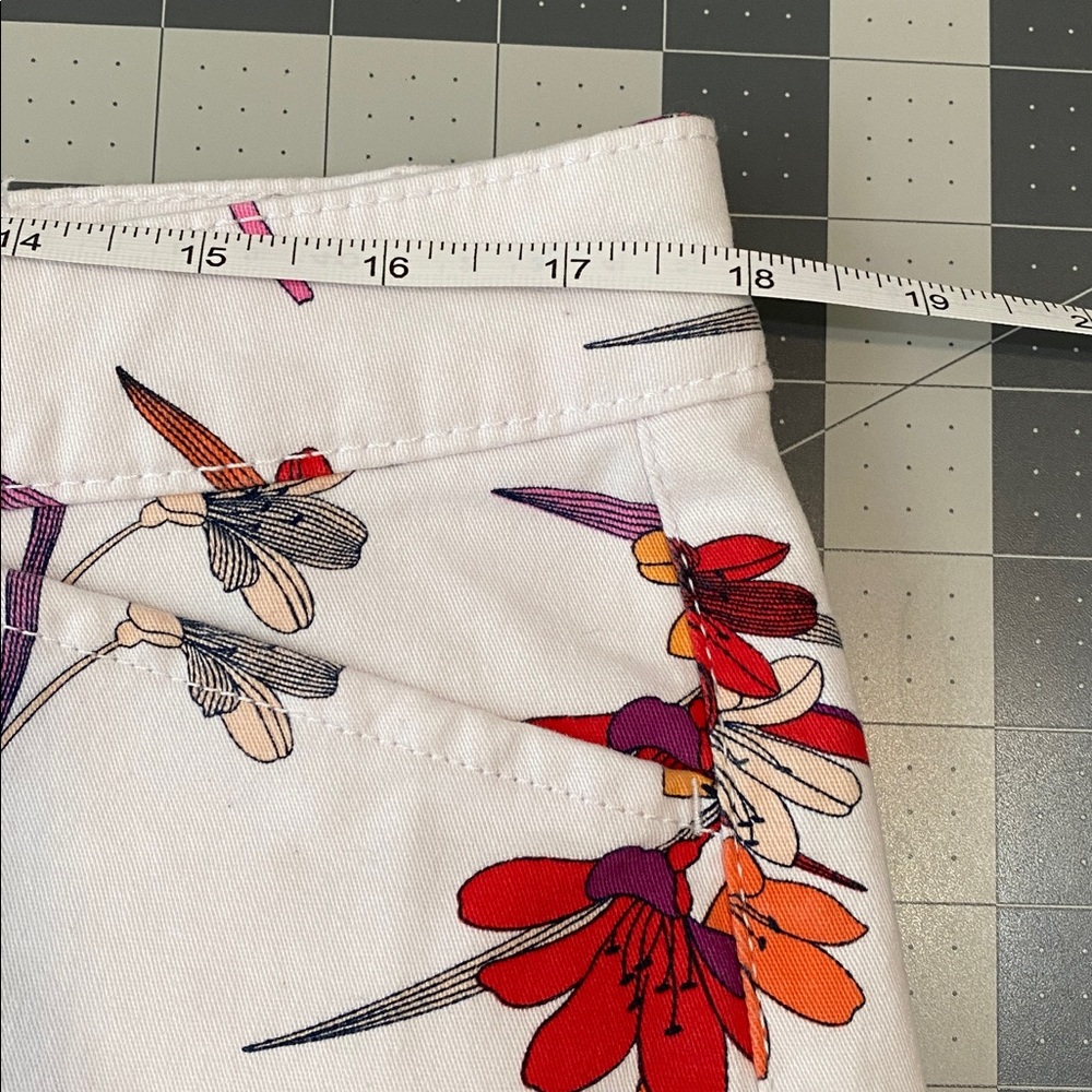 St. John’s Bay size 14 Floral Women's Shorts - Picture 4 of 7